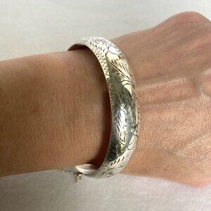 VTG Sterling Silver 925 14MM Wide Hollow Etched Scroll Round Bangle Bracelet 7"